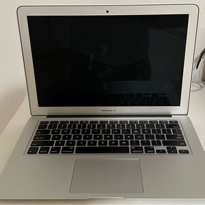 13-inch MacBook Air
1.8GHz dual-core Intel Core i5 processor, Mint condition